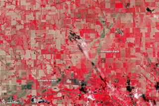Tornados cerca de Pilger, Nebraska, visto por ASTER