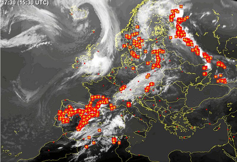 Imagen IR del Meteosat-10 y datos de rayos de las tarde del 2 de julio de 2014 Imagen IR del Meteosat-10 y datos de rayos de las tarde del 2 de julio de 2014. Fuente: sat24.com