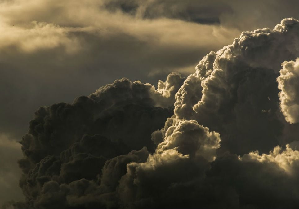 A Atmosfera e os tipos básicos de nuvens em Portugal A Atmosfera e os tipos básicos de nuvens em Portugal