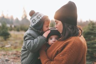 ¡A besar y abrazar! Especialistas en psicología nos recuerdan sus beneficios