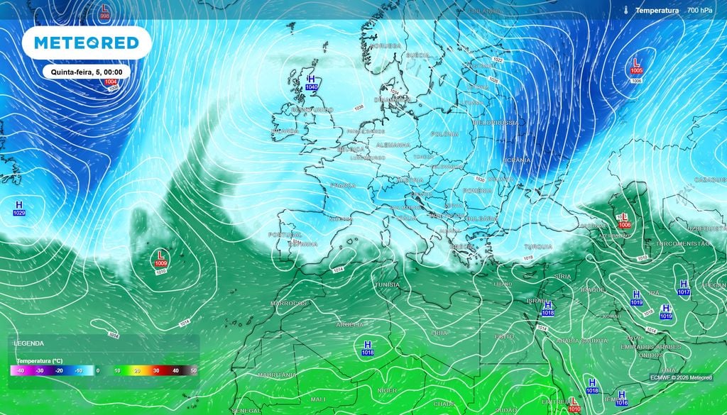 Nos mapas de temperatura em altitude é possível observar esta massa de ar frio sobre a nossa geografia, no entanto, nas temperaturas à superfície esta influência não será tão significativa, uma vez que se prevêm anomalias negativas, ou valores abaixo da média, mais evidentes apenas durante as madrugadas da próxima semana.