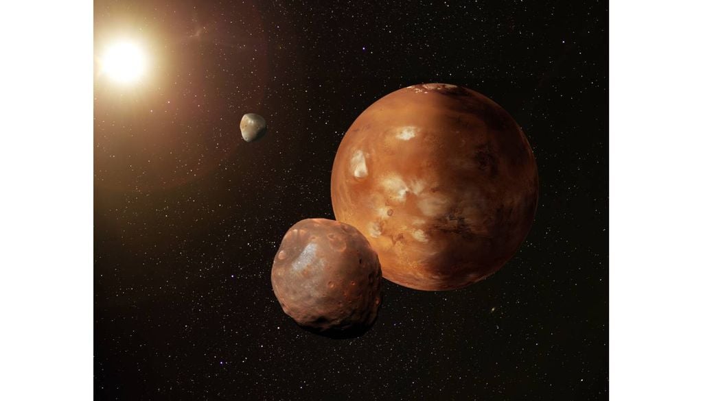 Fobos, do grego antigo para "medo", e Deimos para "terror" são as únicas duas luas de Marte, ambas minúsculas e de formato irregular. Na contemporaneidade, os cientistas continuam a debater a misteriosa origem do sistema lunar marciano, descoberto em agosto de 1877 pelo astrónomo norte-americano Asaph Hall.