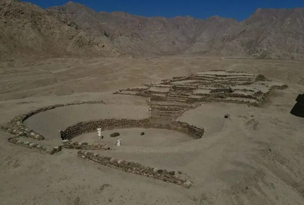 Uma das características mais fascinantes de Caral e de Peñico são suas praças centrais redondas