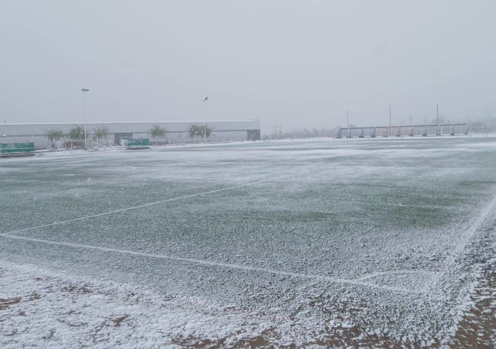 Nieve en San Luis La cancha de fútbol del club El Chorrillo (San Luis) amaneció nevada este sábado. Foto: X @trfa_ok