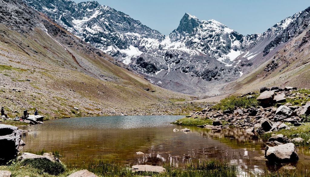 Monumento Natural El Morado, destino a dos horas de Santiago. El Monumento Natural El Morado es uno de los atractivos preferidos por los amantes del trekking que llegan al Cajón del Maipo.