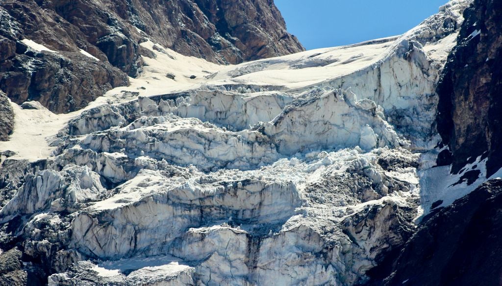 Glaciar Colgante El Morado. Durante la temporada estival es posible visitar el glaciar colgante El Morado.