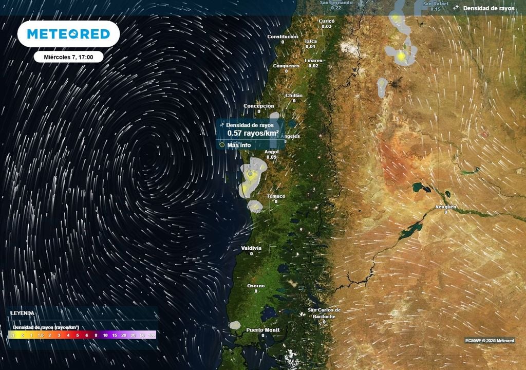 Hasta 3 días con tormentas eléctricas en Chile centro-sur Densidad de rayos (#/km2) para la tarde del miércoles (07) en Chile centro-sur.
