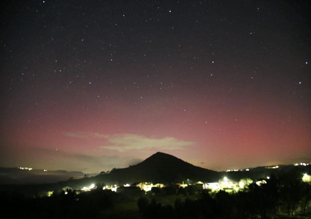 Aurora boreal em Vale do Rabaçal, Penela. Foto: Reprodução Facebook/Meteo Trás os Montes - Portugal