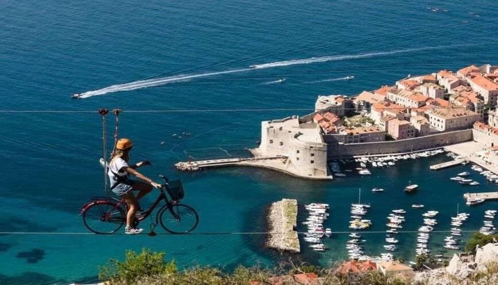 Pedalar a 300 metros de altura? Esta experiência radical já chegou a Dubrovnik. Foto:Sky Bike Dubrovnik