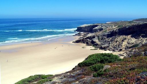 A melhor praia da Europa fica mesmo em Portugal