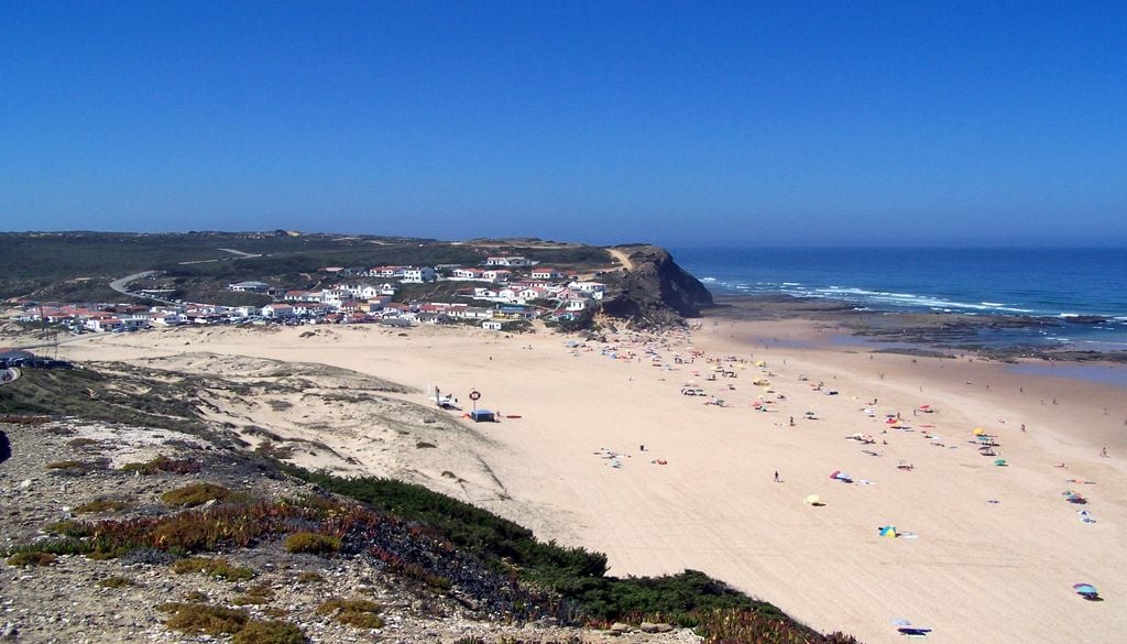 A praia que conquistou a Europa fica em Portugal. Foto: Wikimedia // Filipe Rocha