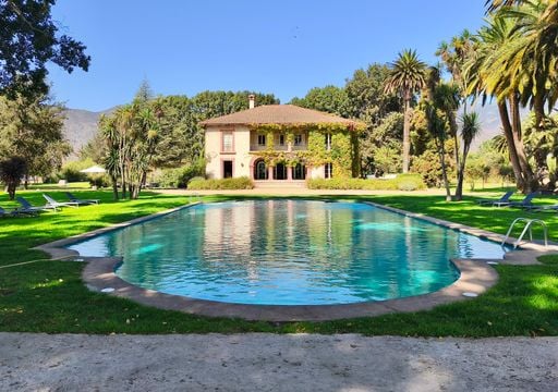 A menos de 1 hora de Santiago: la vi&ntilde;a que conquista con su casona de estilo toscano y sus vinos de gran calidad