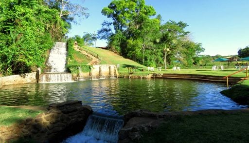 A menos de 1h de Goi&acirc;nia, parque de 1 milh&atilde;o de metros quadrados re&uacute;ne cachoeiras, lago e trilhas