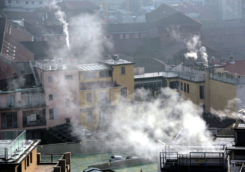 Queste condizioni anticicloniche favoriranno l'accumulo dello smog e degli inquinanti in città.