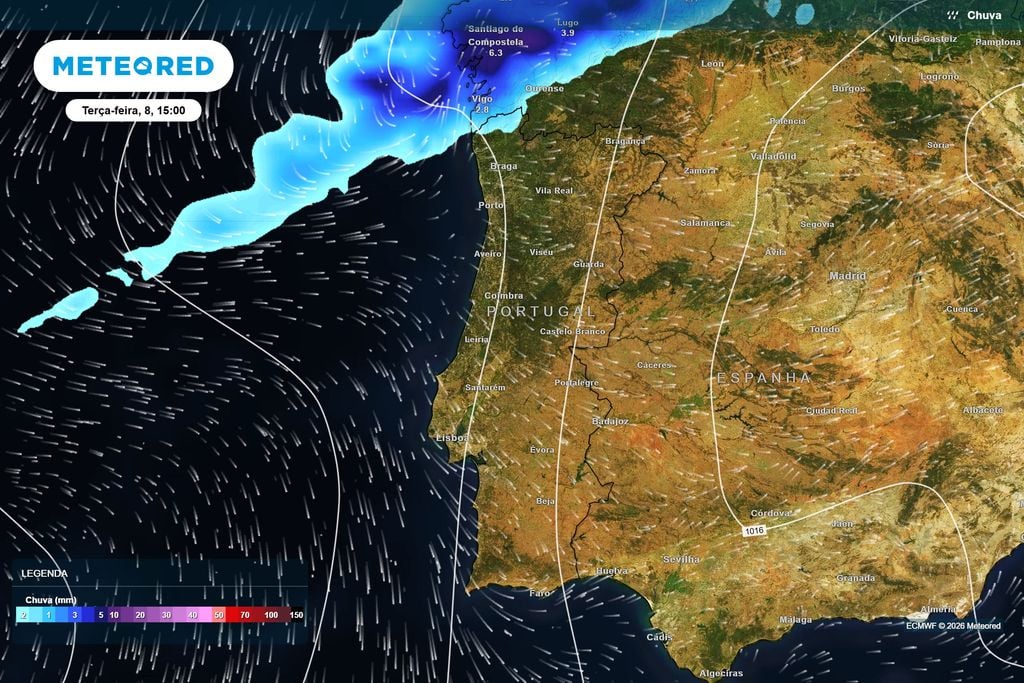 A frente fria aproxima-se do Noroeste a partir das 15h Probabilidade de precipitação prevista pelo ECMWF para as 15h desta terça-feira. A frente fria estará muito próxima do Minho, aproximando-se rapidamente do Noroeste de Portugal.