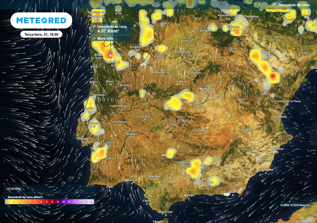 Ao longo do dia de amanhã, terça-feira, espera-se uma maior incidência de raios, em vários pontos do país, especialmente a partir das 12h e até ao final da tarde.