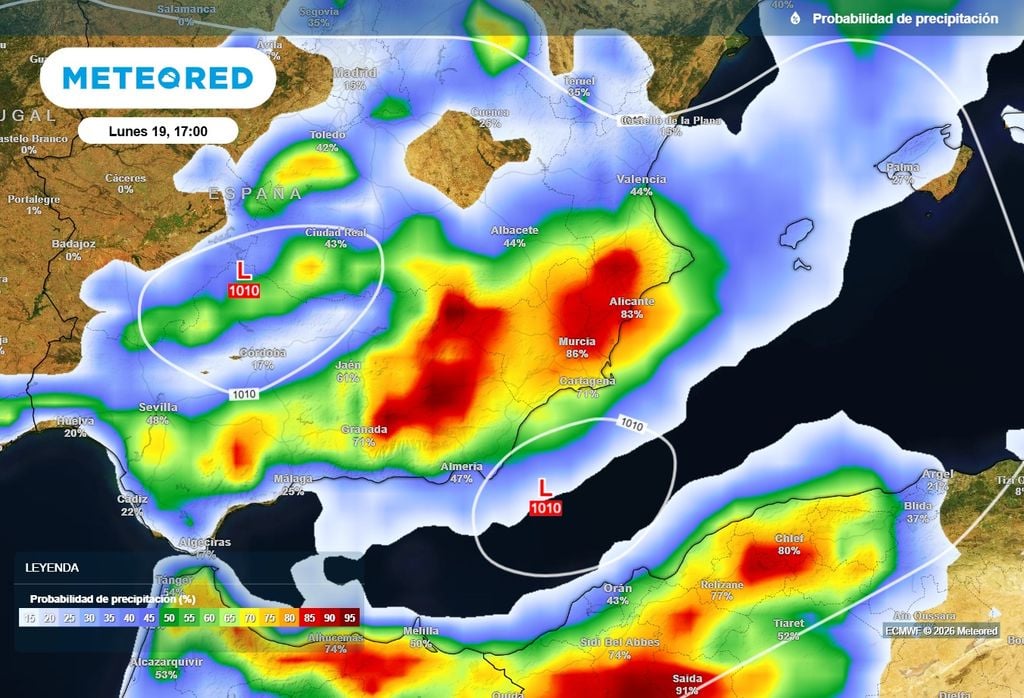 Esta tarde los chubascos y las tormentas avanzarán por el sureste, extendiéndose a otras regiones de la vertiente mediterránea.