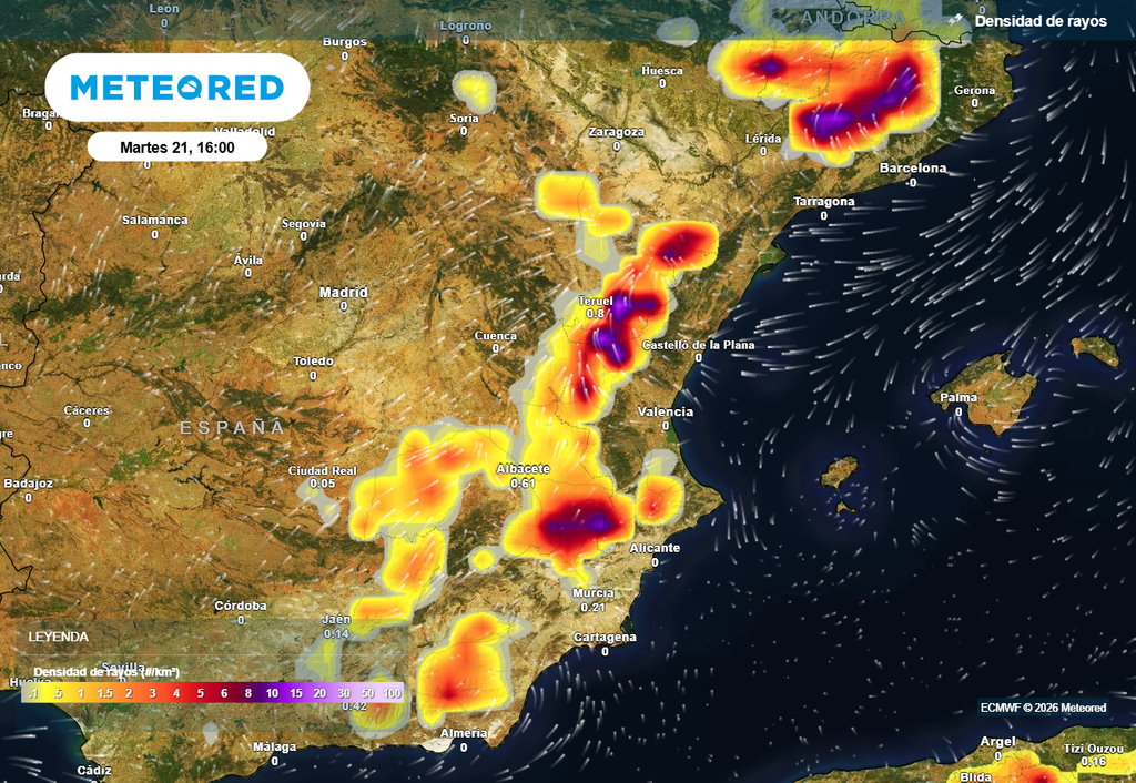 Las tormentas que crezcan esta tarde pueden dejar rayos en algunas zonas del interior este.