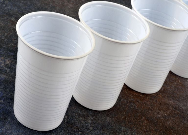 &Agrave; quand la fin des gobelets en plastique jetables en France ?