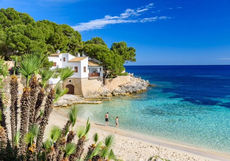¿A qué temperatura está el mar en las playas de España? Así está el agua en Barcelona, Málaga o Mallorca