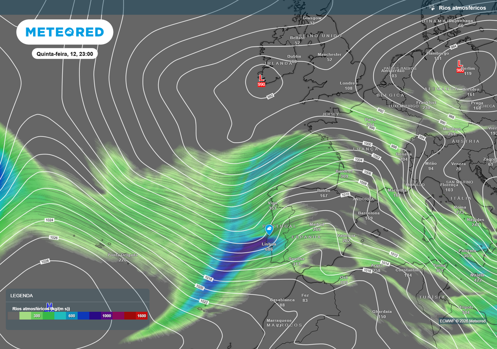Chegada de um novo rio atmosférico no final de quinta-feira, após um dia mais calmo e nublado, voltando a canalizar humidade e precipitação para Portugal.