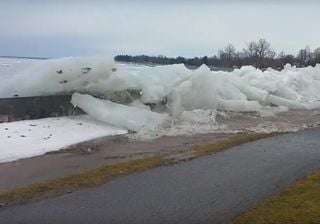 A spectacular ice tsunami!