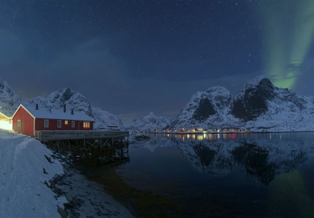 ciudad en medio de la noche polar