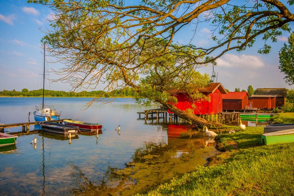 Zarrentin Früher Grenzgebiet, heute eine reine Idylle: Der Schaalsee bei Zarrentin. Foto: Adobe Stock