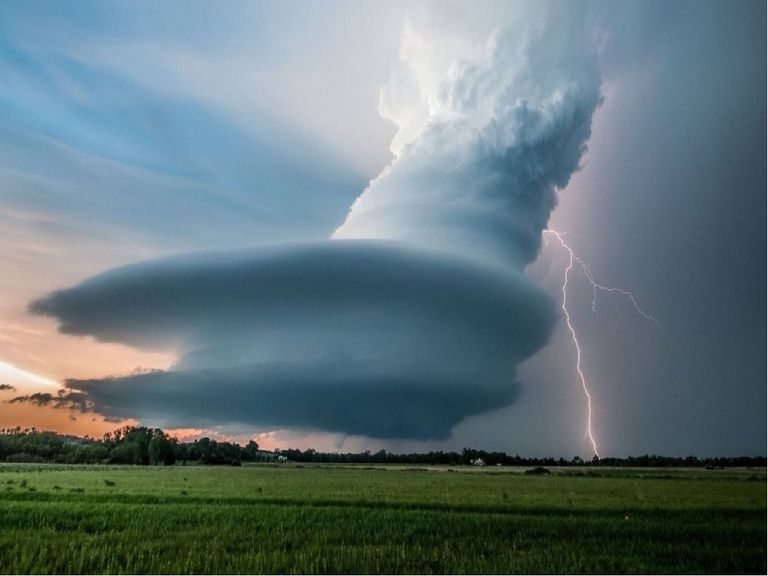 El clima siempre ha tenido una fuerte presencia en la historia de la humanidad. El clima siempre ha tenido una fuerte presencia en la historia de la humanidad.