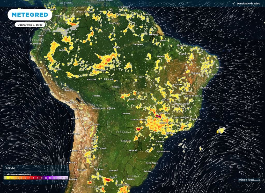Mapa de densidade de raios mostra áreas mais suscetíveis a tempestades na tarde desta quarta-feira (1).