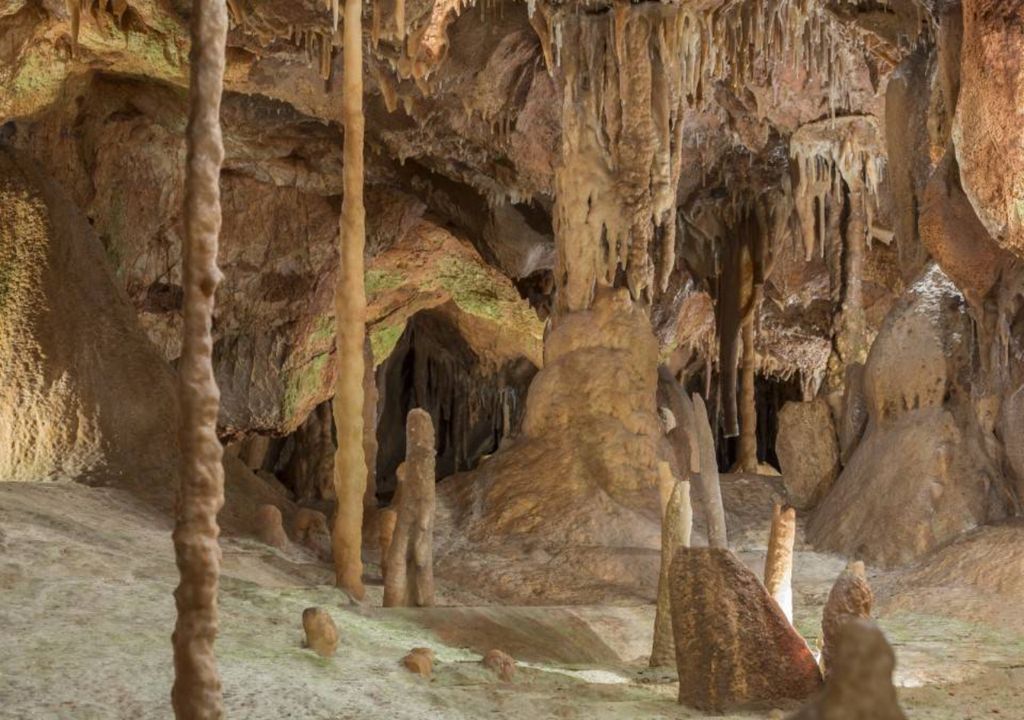 Grutas de Alvados Grutas de Alvados