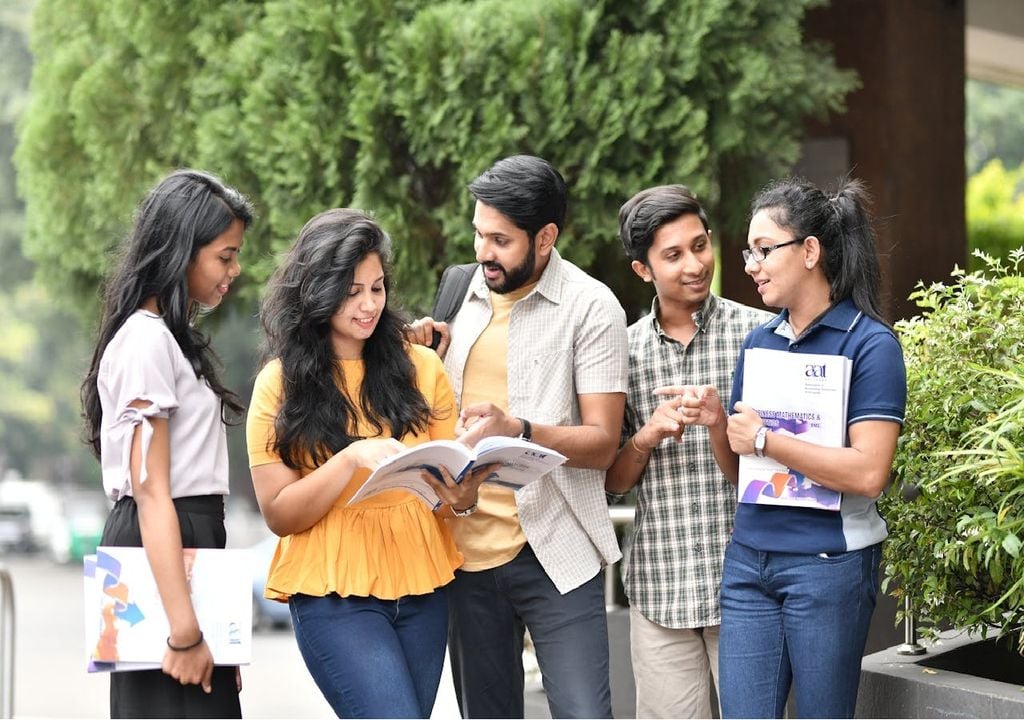 Estudantes Estudantes