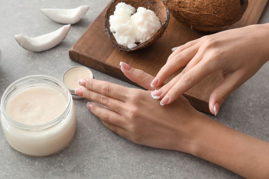 El aceite de coco como remedio para la piel es muy eficaz. El aceite de coco como remedio para la piel es muy eficaz.
