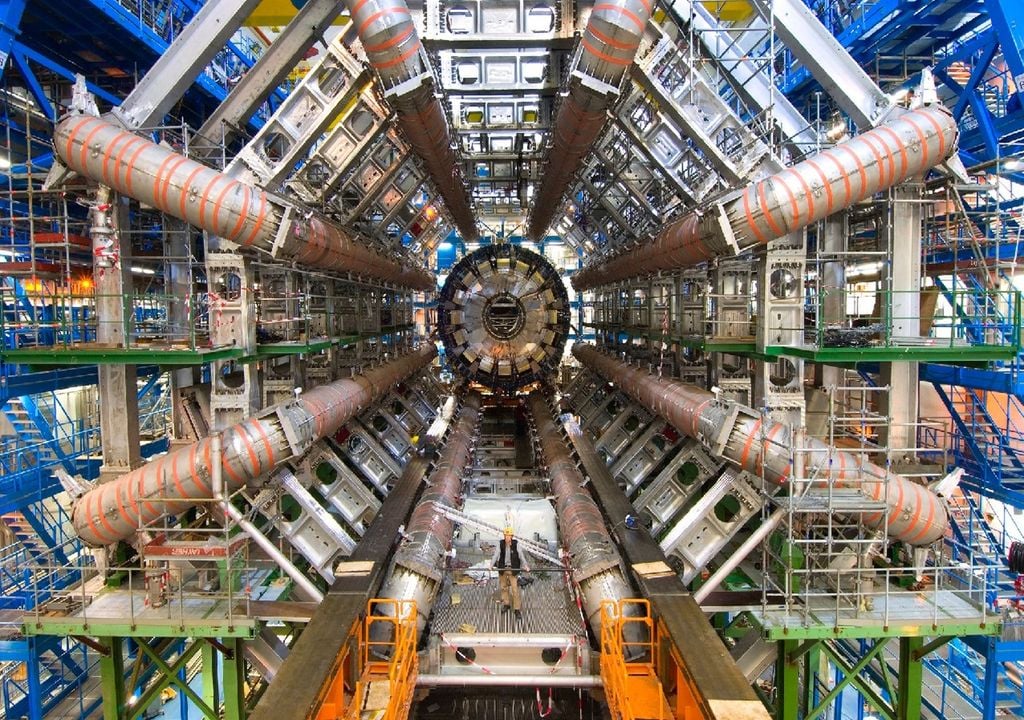 Grande Colisor de Hadrões do CERN, o laboratório europeu de física de partículas Grande Colisor de Hadrões do CERN, o laboratório europeu de física de partículas
