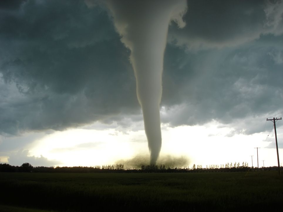 Achtung: Am Sonntag Tornadogefahr! Achtung: Am Sonntag Tornadogefahr!