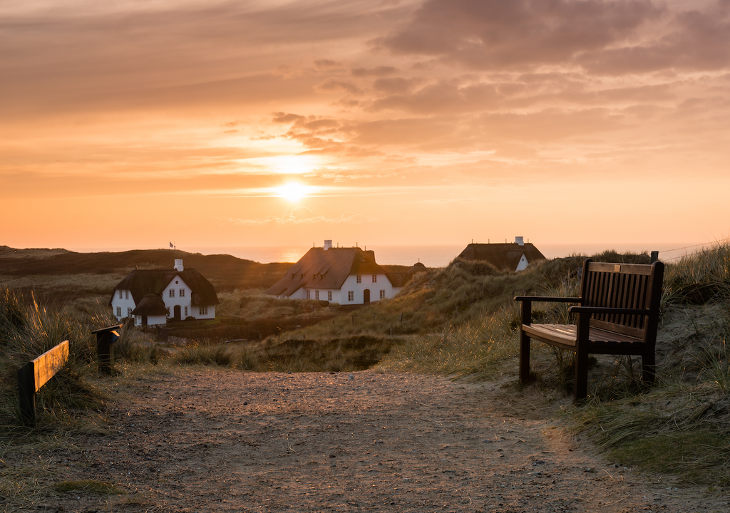 Sylt zeigt sich unter Hochdruckeinfluss noch ruhig und trocken, während von der Nordsee ab Freitag Nacht Wolkenfelder aufziehen werden und auf die herannahende Wetterumstellung hinweisen werden.