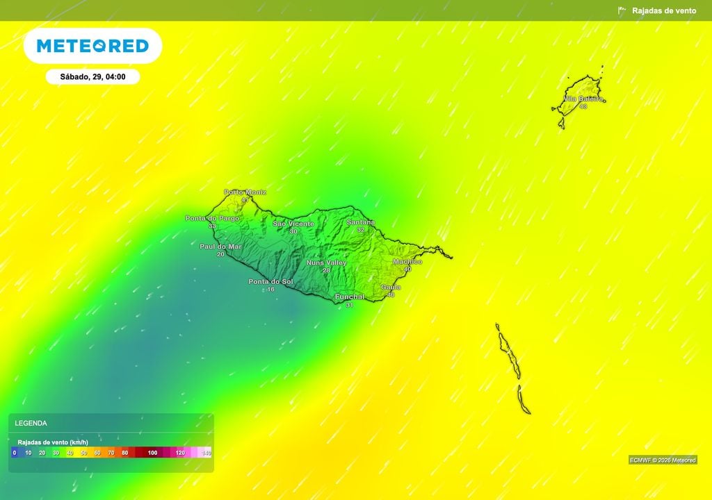 Na madrugada de sábado, o vento deverá soprar com maior intensidade nas zonas mais expostas da Madeira e em Porto Santo. O relevo cria, contudo, diferenças acentuadas, deixando alguns setores da costa sul mais protegidos do escoamento.