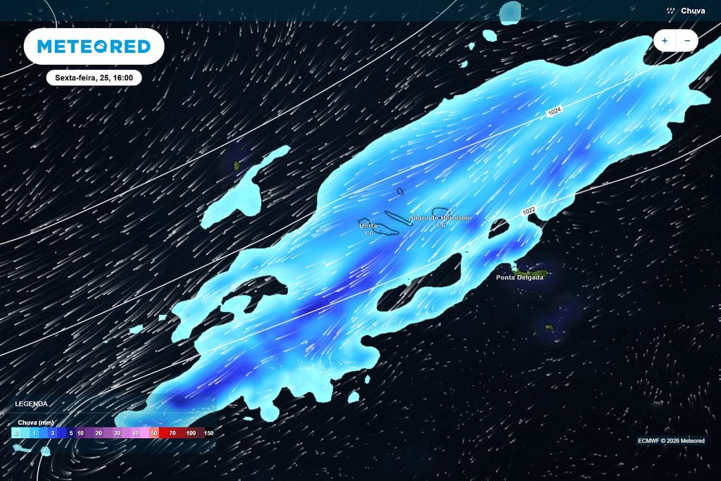 A previsão do ECMWF mostra uma faixa de precipitação a afetar sobretudo os grupos Ocidental e Central durante a tarde de sexta-feira.