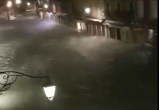 Acqua alta eccezionale a Venezia, i video e la situazione