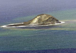 Atividade vulcânica em Tonga aumenta à medida que uma ilha volta a emergir