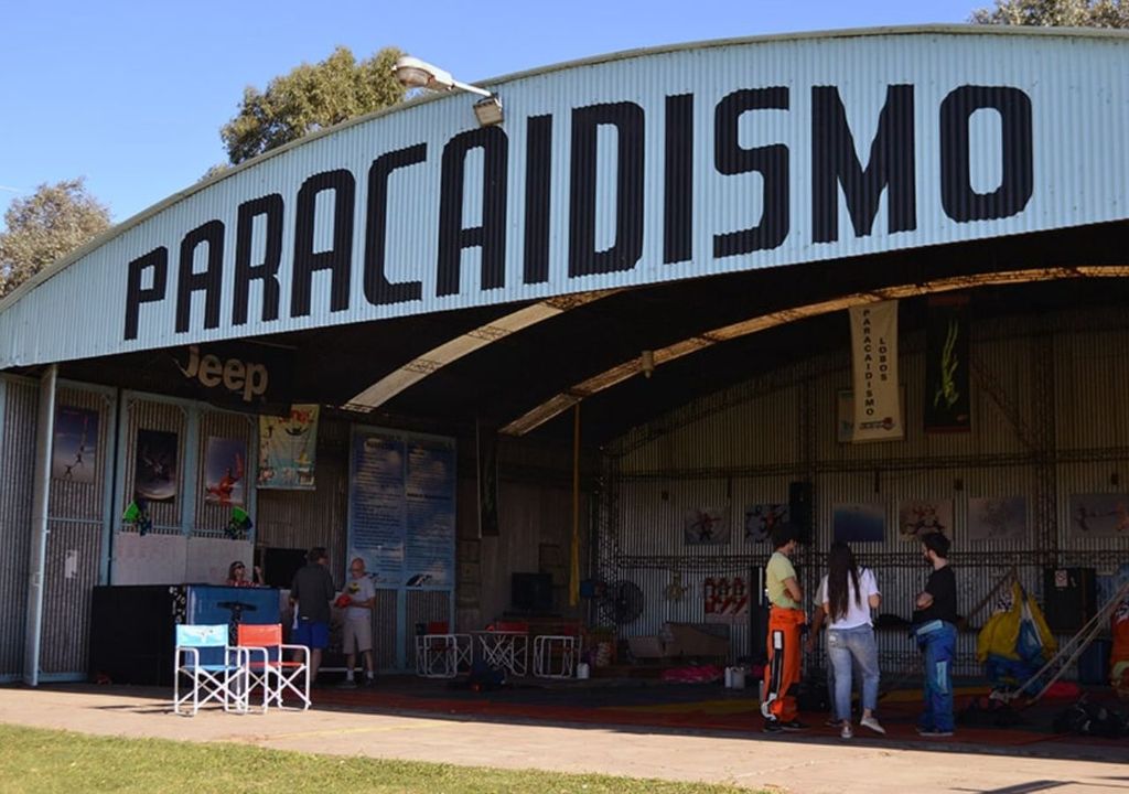 paracaidismo en Lobos, provincia de Buenos Aires