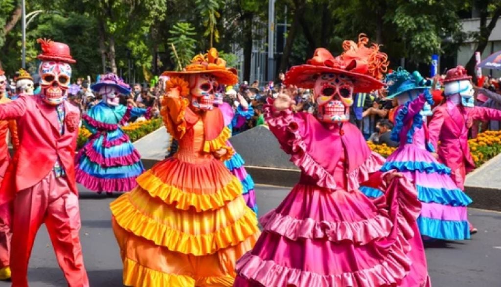 Uno de los eventos más esperados es el ya tradicional y monumental desfile. Uno de los eventos más esperados es el ya tradicional y monumental desfile.