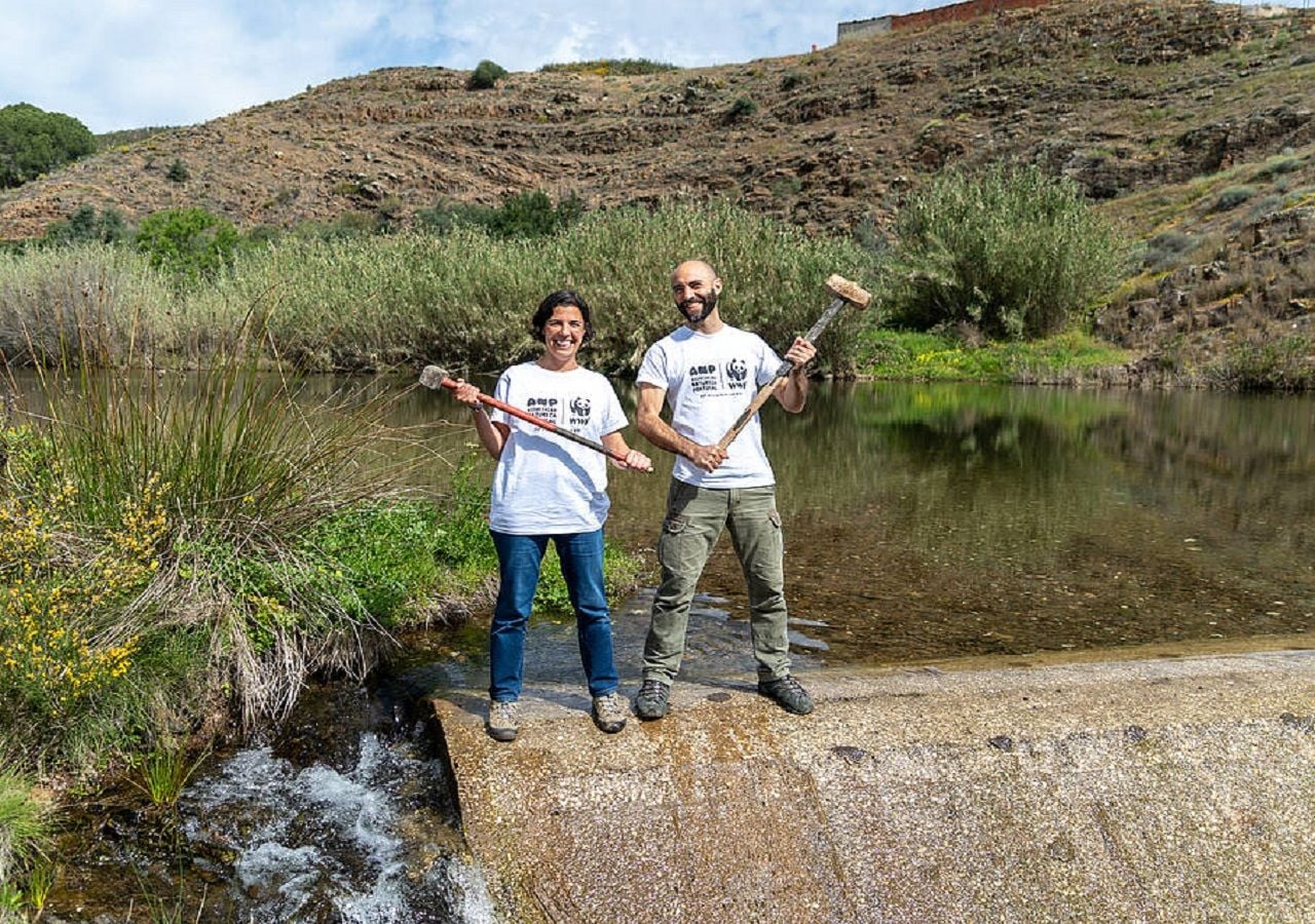 A primeira barreira fluvial a ser removida dos rios portugueses aconteceu em 2023, com a demolição do açude de Galaxes, na Ribeira de Odeleite, em Alcoutim. Foto: ANP| WWF