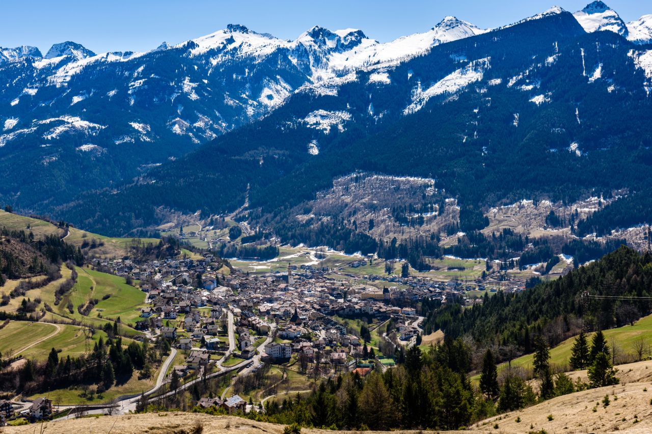 Una visuale dall'alto di Predazzo
