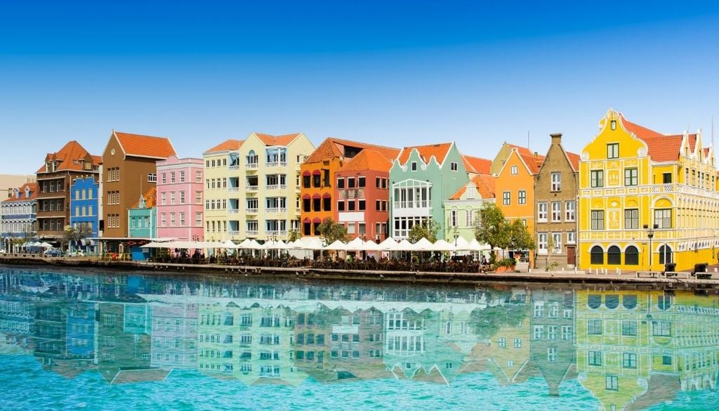 Una ciudad Patrimonio Mundial de la UNESCO: Willemstad, capital de Curazao. Una ciudad Patrimonio Mundial de la UNESCO: Willemstad, capital de Curazao.