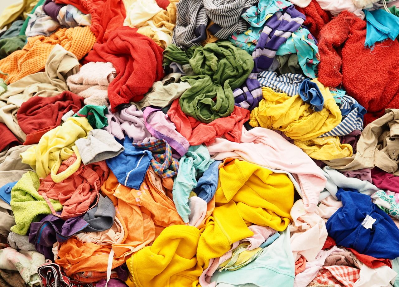 A l'échelle mondiale, le coût environnemental de l'industrie textile est considérable : celle-ci représente 10% des émissions de gaz à effet de serre.