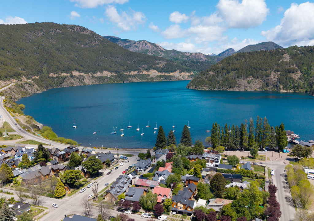Ruta de los Siete Lagos San Martín de los Andes y el lago Lacar, parte de la atrapante ruta.