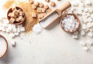 Adoçantes artificiais aceleram o envelhecimento do cérebro em quase 2 anos, mostra estudo da USP