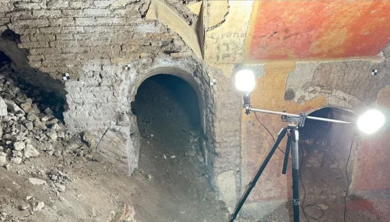 Adolescentes descobrem casa romana de 1.800 anos sob escola em Roma