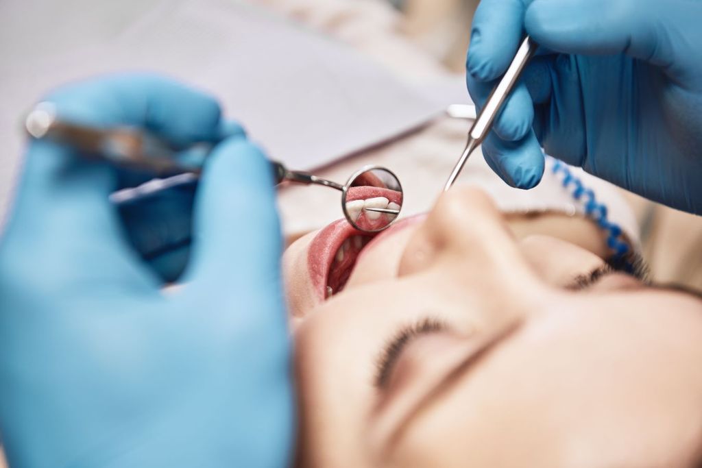 La higiene bucodental es el cuidado de los dientes, las encías, la lengua y toda la cavidad